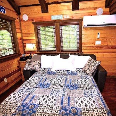 The Codex - Parker Creek Bend Cabins Murfreesboro Dış mekan fotoğraf